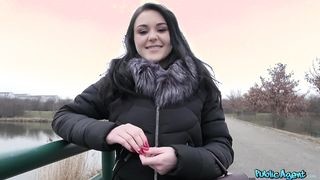 Orosz tini picsa pénzért szexel