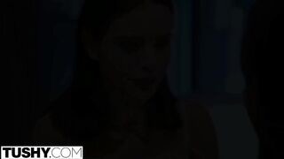 Lana Rhoades seggét egy csoki krapek bassza