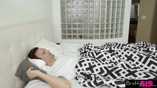 Perverz tini csaj a nevelő faterjával szexel