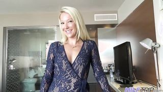 Világos Szőke milf anyuci rendesen megdöngetve