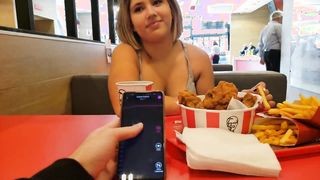 KFC-be lecumiztatva és megkúrelva