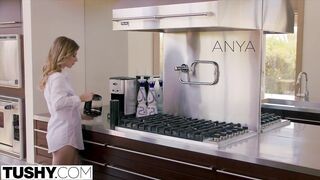 Anya Olsen a tökéletes kurva barátnő