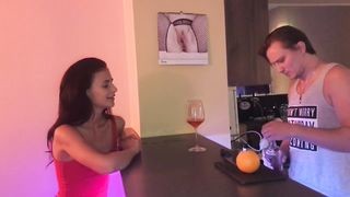 18 éves tini szexelése a bárban
