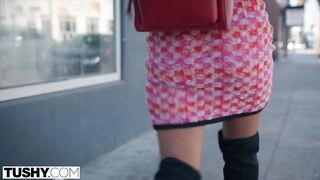 Zoe Bloom élvezi ha hátsó bejáratba reszelik