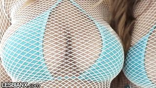 Lena Paul és Gabbie Carter legelső anál leszbikus jelenete