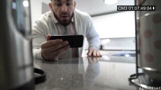 Az óriás csöcsű bejárónő megkúrva