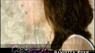 Daniella Rush kettő anált kap