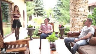 Vékony tini picsa dupla kárót kapott