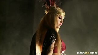 A méretes mellű Jessie Rogers megrakva