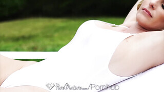 Cory Chase popója megdöngetve