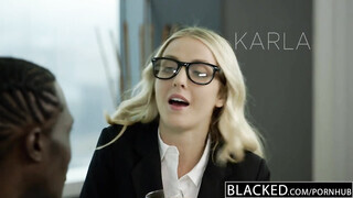 Karla Kush picsája befogadja a méretes dákót
