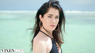 Misha Cross és Evelyn Claire édeshármasban