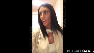 August Ames muffját barna pasi dugja