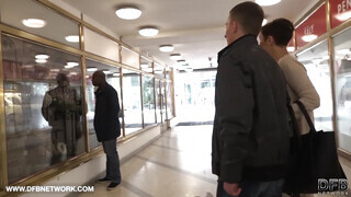 Gabrielle Gucci seggét a pasija előtt kúrják