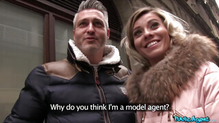 Public Agent - Vicky Love más manus káróján lovagol