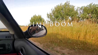 Fullos tini barátnő a autóban cumizik