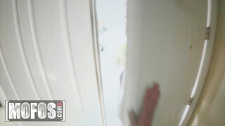Mofos - Lisey Sweet a szexy fehérneműs világos szőke milf