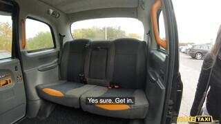 Fake Taxi - Tini picsa és a hatalmas taxis hímvessző