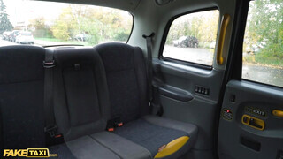 Fake Taxi - Taylee Wood felizgult a taxiban