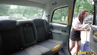 Fake Taxi  - Hatalmas csöcsű fiatal lány megrakva