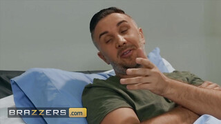 Brazzers - Savannah Bond az óriás cicis nővérke