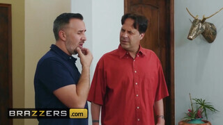 Brazzers - Janice Griffith a szomszéd krapekkal dug