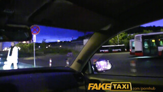 FakeTaxi - Enza megrakva a hátsó ülésen