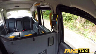 Fake Taxi - Barbie Sins hátsó bejáratba rakva