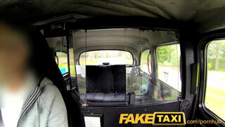 FakeTaxi - piercinges bula lovagol