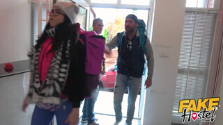 Fake Hostel - Latina picsa a pasija előtt kúrel