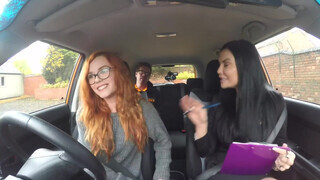 Fake Driving School - kicsike vörös picsa eltereli az oktató figyelmét