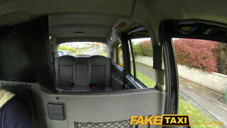 FakeTaxi - iskolás kisasszony ordítva élvez