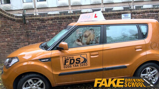 Fake Driving School - egy kicsike engedmény a skót csajszinak?