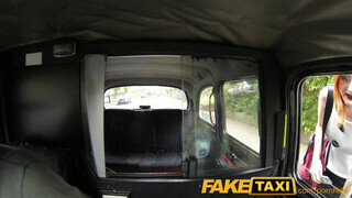 FakeTaxi gyönyörű vörös hölgyemény extra kannákkal