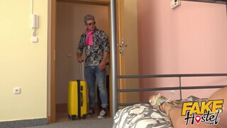 Fake Hostel szűk pinájú olasz spiné és dupla himbilimbi