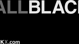AllBlackX - Cecilia Lion a bombázó szőrös muffos tini