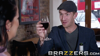 Brazzers - Anissa Jolie élvezi a méretes pélót