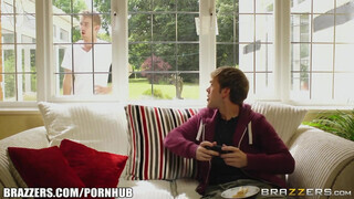 MILF Leigh Darby a fia haverjával kúr - Brazzers