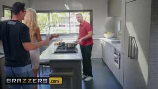 Brazzers - Courtney Taylor a férje haverjával dug