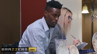 Brazzers - Mandy Muse torokra veszi