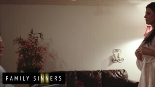 FamilySinners - India Summer a férje fiával baszik félre