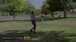 Brazzers - Sofi Ryan és Nina Diaz hármasban dugnak