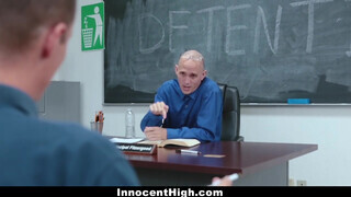 InnocentHigh - Izzy Bell a tanár előtt kúrel