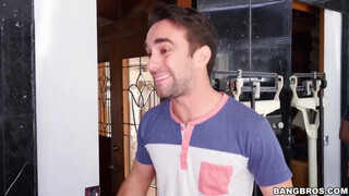 Cassidy Banks a hatalmas tőgyes fital kurva - Bangbros