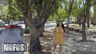 Mofos - Angela White élvezi ha durván reszelik