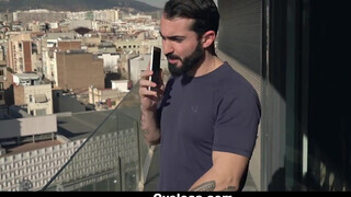 OyeLoca - hegyes kannás spanyol takarítónő