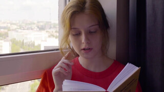 ULTRAFILMS - szexy tini csajszi begerjed egy könyvre