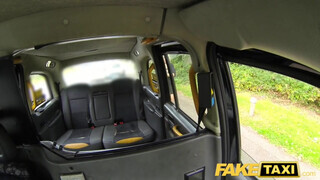 Fake Taxi - Méretes didkós milf megkefélve a hátsó ülésen