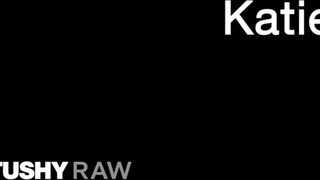 TUSHYRAW - Katie Kush alaposan hátsó bejáratba ribanc