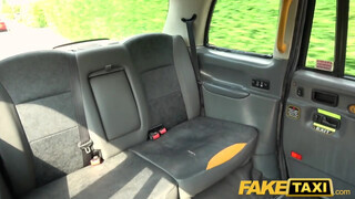 Fake Taxi - Rhiannon Ryder kárót akar a análjába